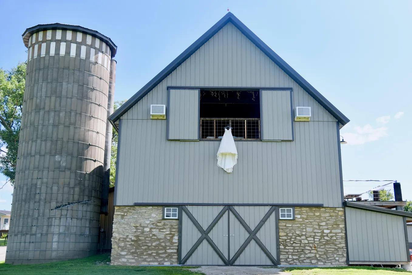 Bluff Country Barn 2