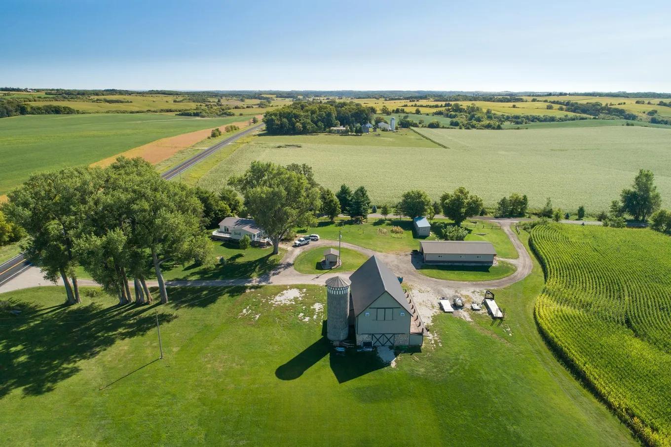 Bluff Country Barn 1