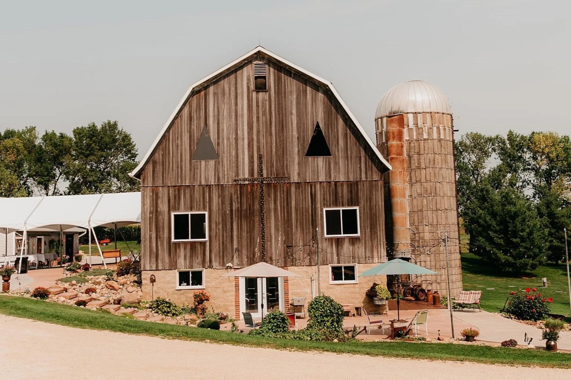 Pond View Barn 2